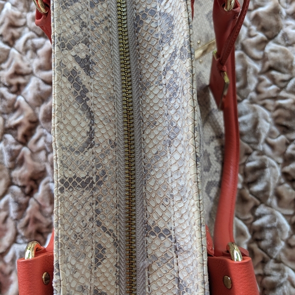 Animal Print Vince Camuto Carry All bag. EUC - Picture 8 of 9